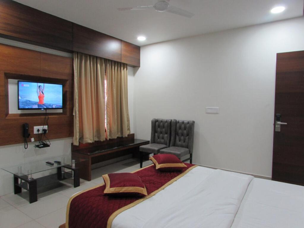 Udupi Regency Hotel Hassan Exterior photo