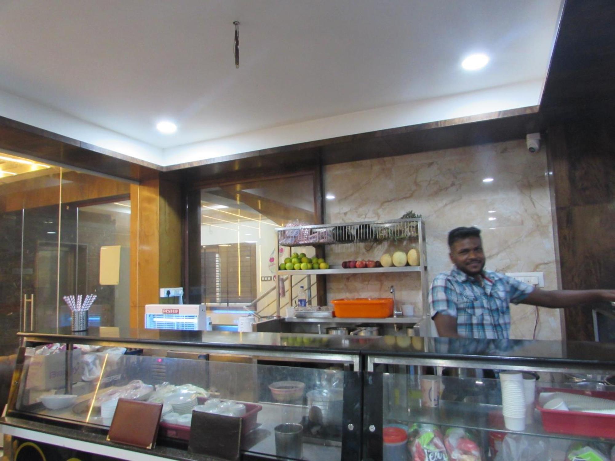 Udupi Regency Hotel Hassan Exterior photo